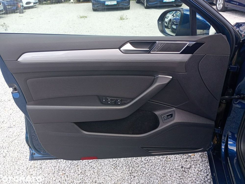 Volkswagen Passat Variant 2.0 TDI EVO Business DSG - 17