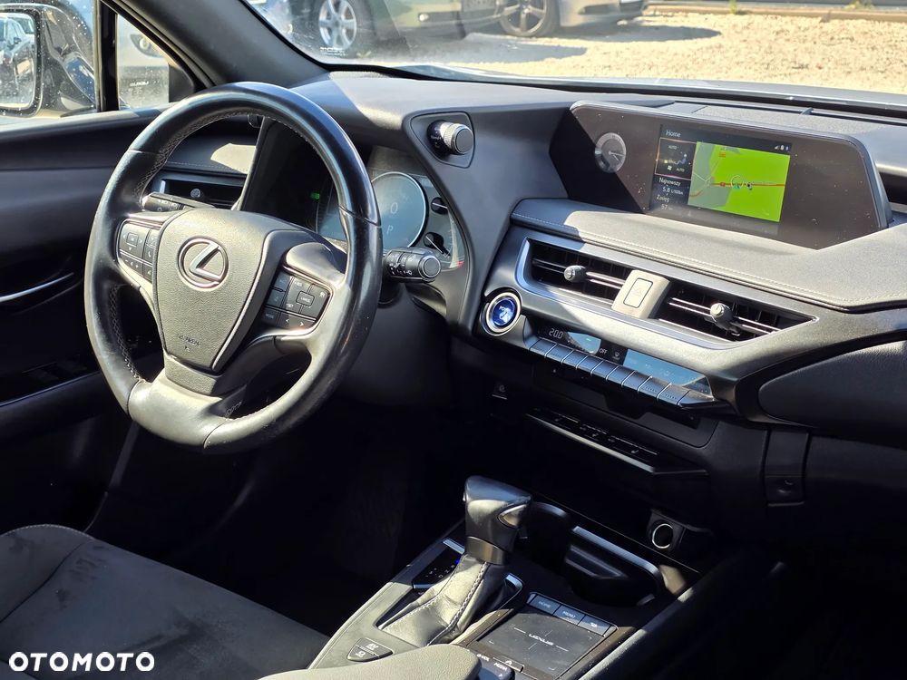 Lexus UX - 24