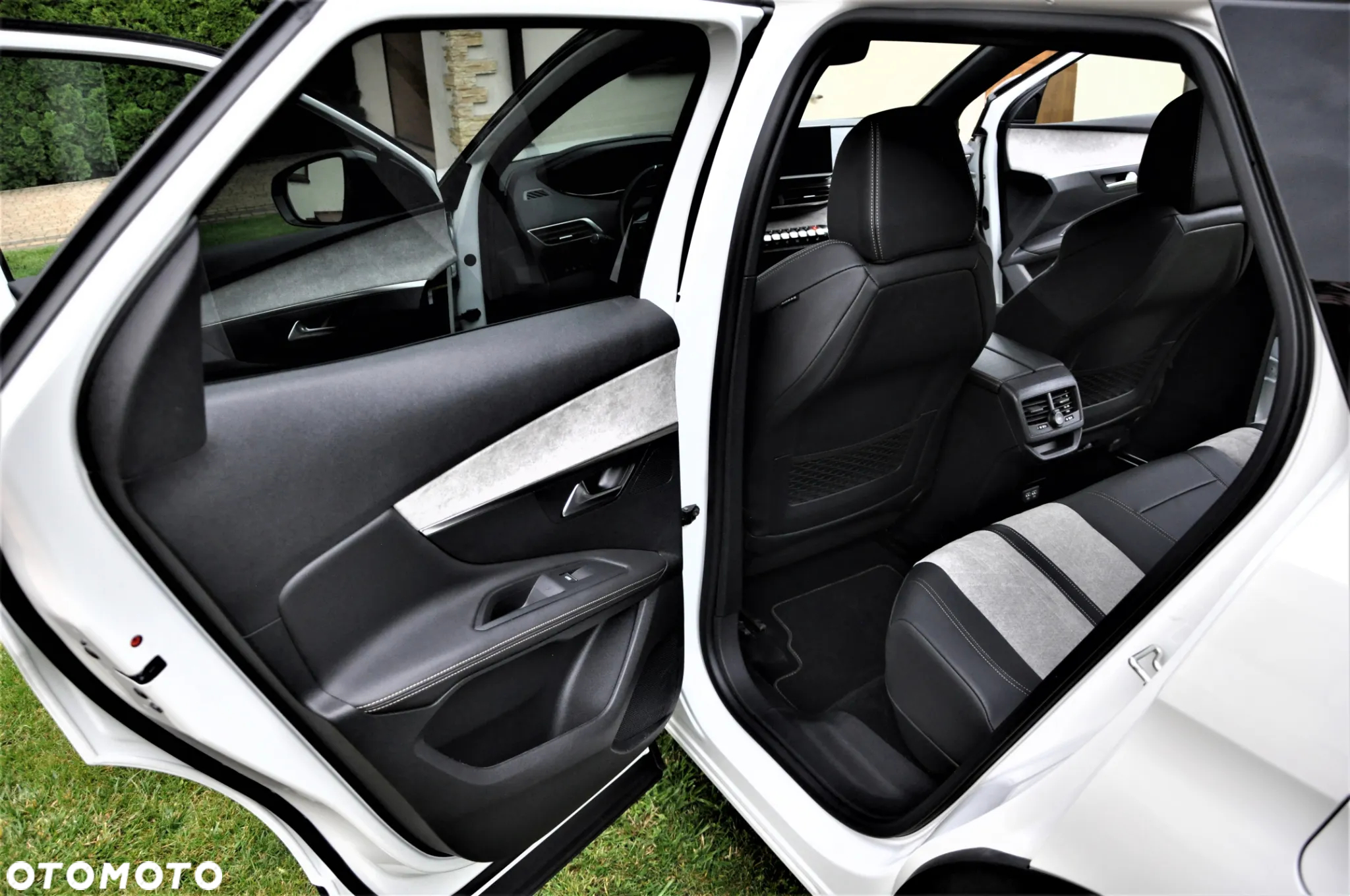 Peugeot 3008 1.6 PureTech HYbrid GT Line S&S EAT8 - 7