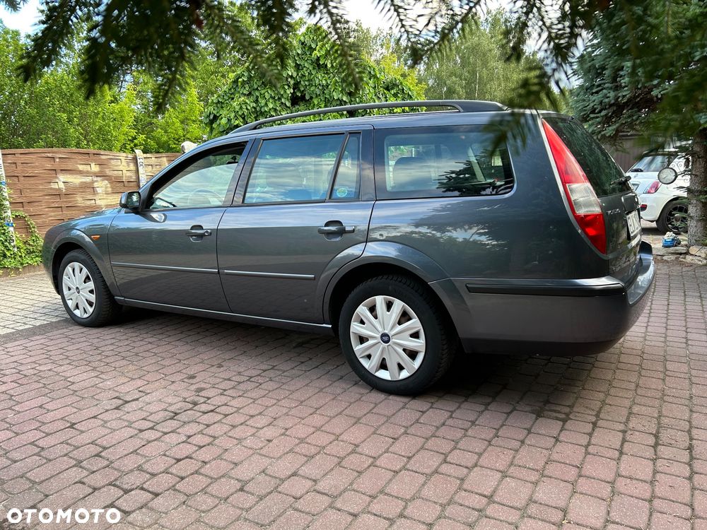 Ford Mondeo 2.0 Trend - 10