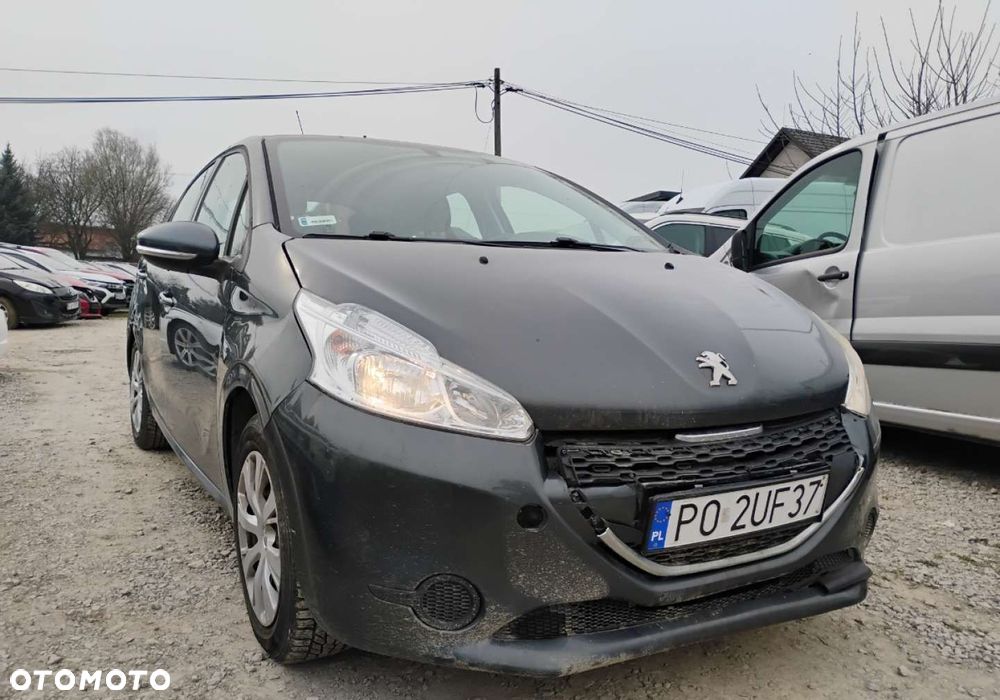 Peugeot 208 - 1