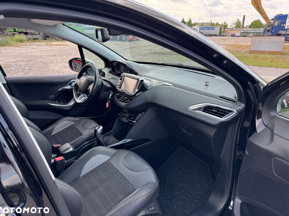 Peugeot 2008 1.2 Pure Tech GPF Allure S&S - 25