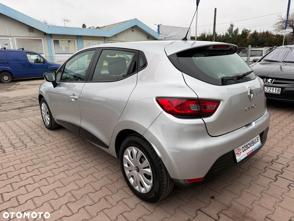 Renault Clio 1.2 16V 75 LIMITED - 9
