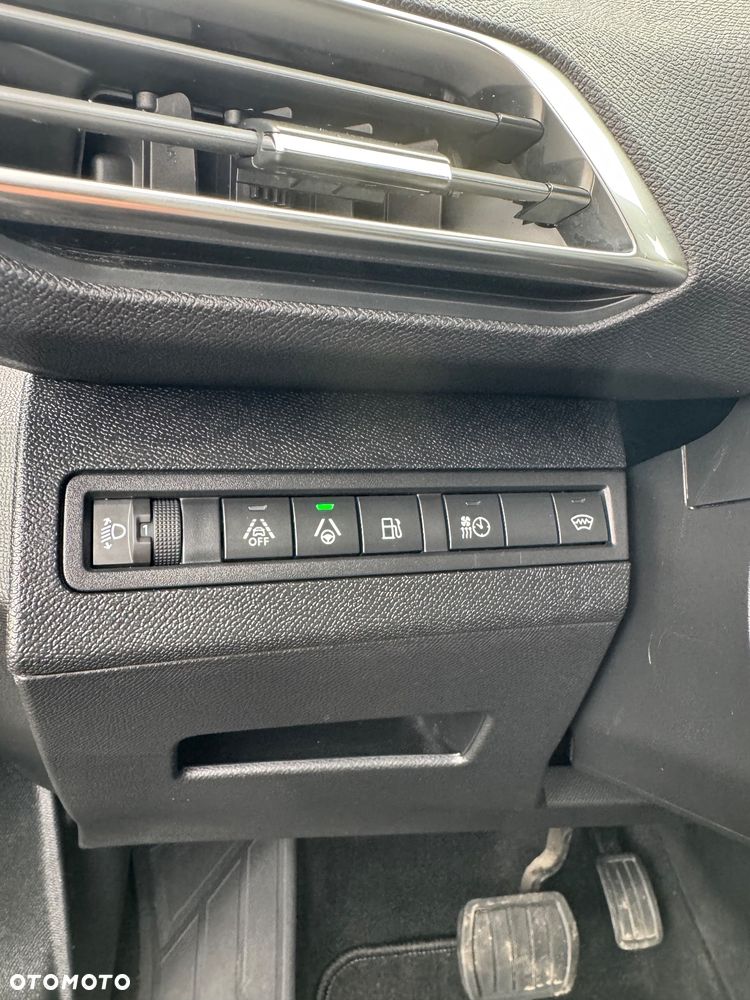 Peugeot 3008 1.6 PureTech Hybrid PHEV Active Pack S&S EAT8 - 34