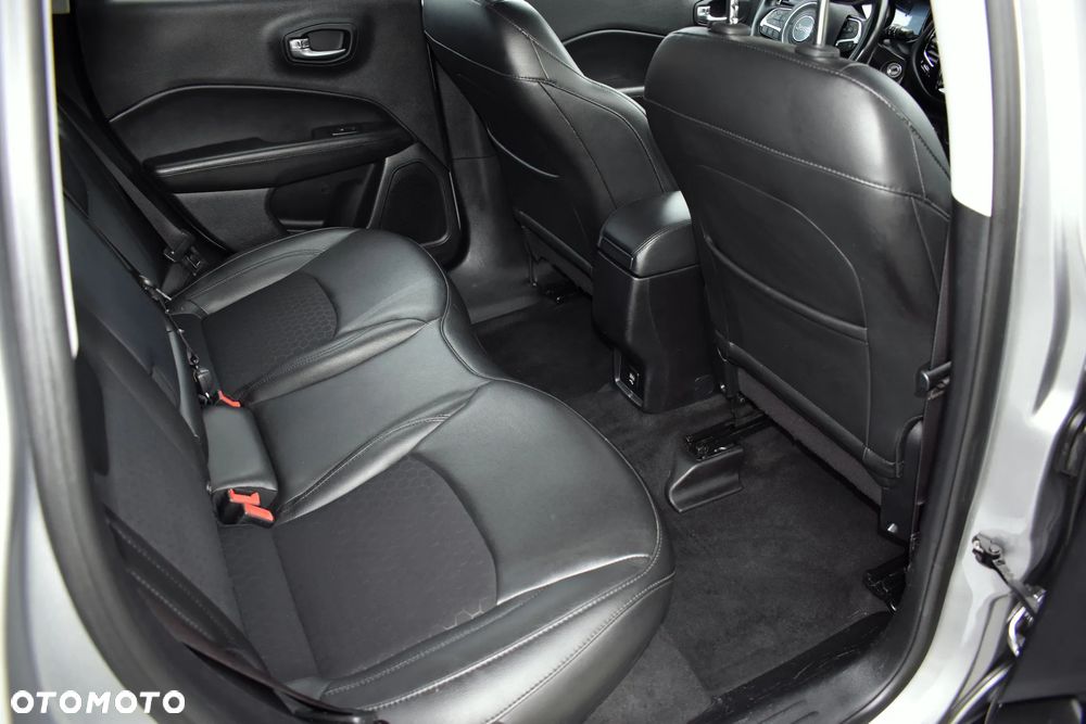 Jeep Compass - 38