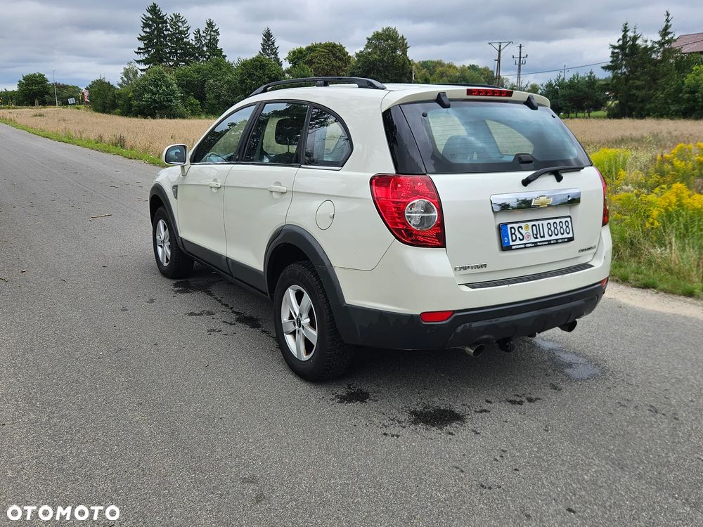 Chevrolet Captiva 2.4 LS 5os - 3