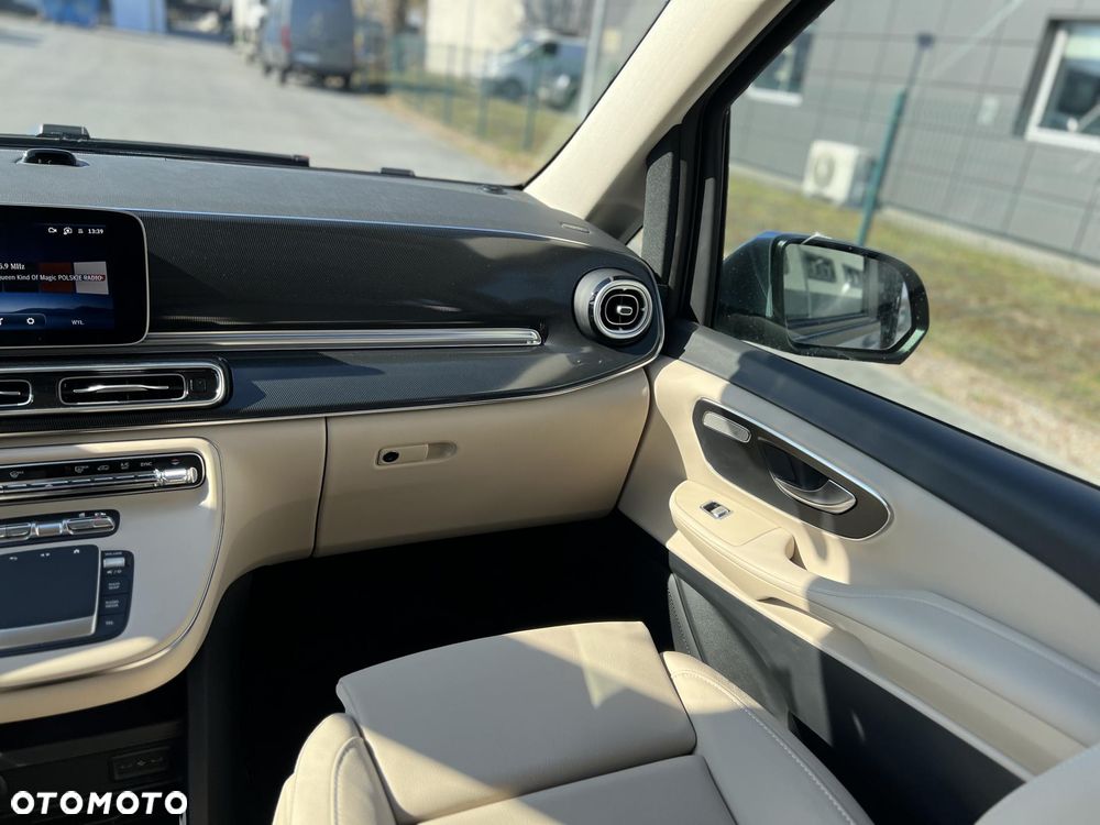 Mercedes-Benz Klasa V - 12