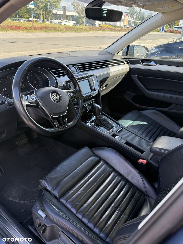 Volkswagen Passat - 4