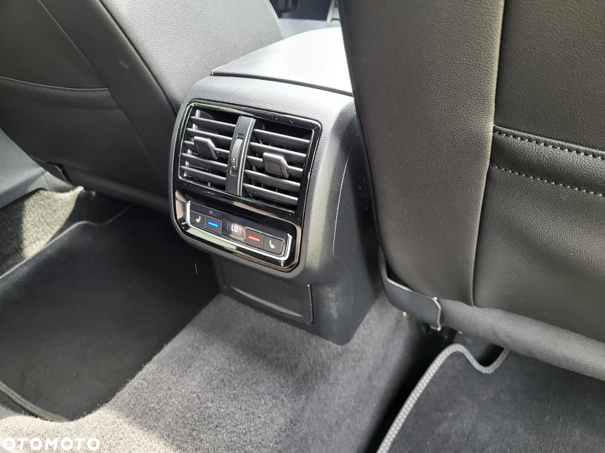 Volkswagen Arteon 2.0 TDI SCR DSG R-Line Edition - 28