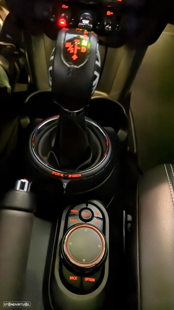 MINI 5 Portas Cooper D Auto - 38