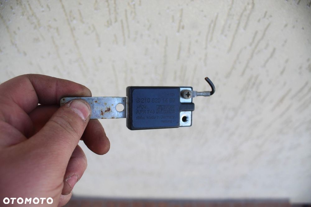 WZMACNIACZ ANTENOWY MERCEDES W210 2108201489 - 4