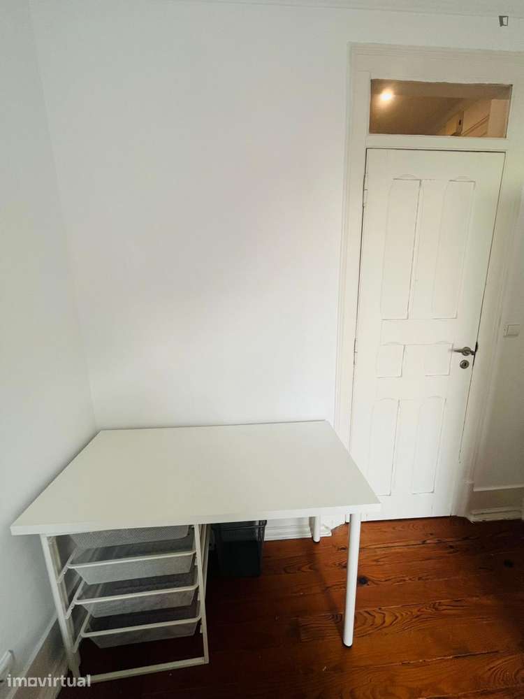 Quarto - localizado em Linda-a-Velha Lisbon - Grande imagem: 2/10