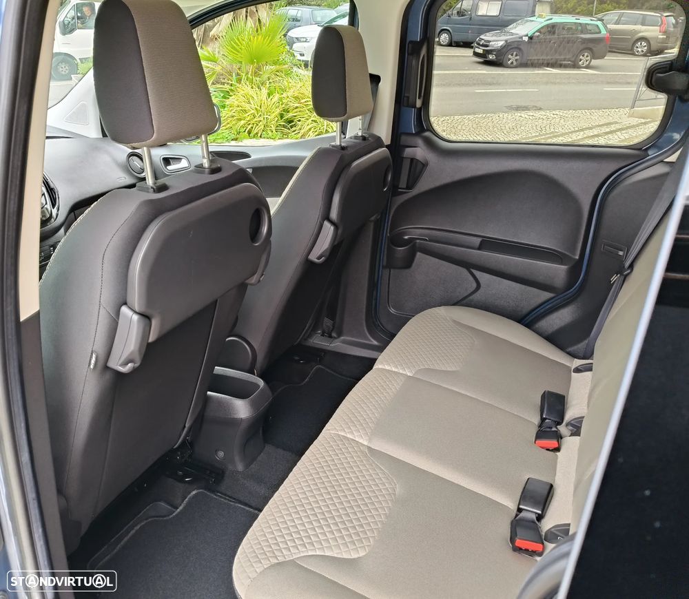 Ford Tourneo Courier 1.0 EcoBoost Titanium - 24