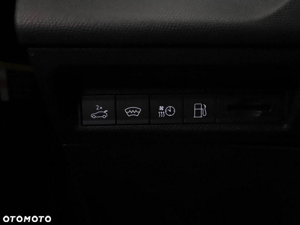 Peugeot 408 1.6 Plug-In Hybrid 225 GT EAT8 - 37