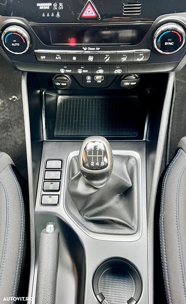 Hyundai Tucson blue 1.7 CRDi 2WD Style - 12