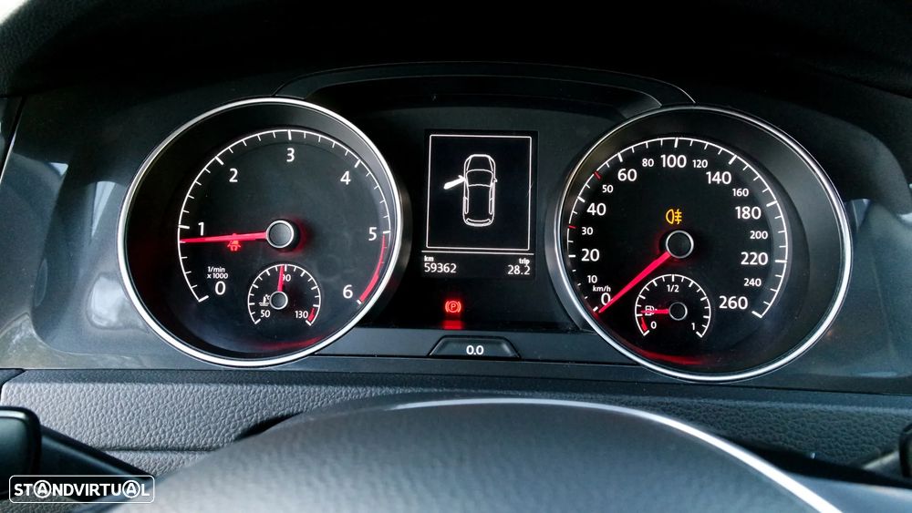 VW Golf 1.6 TDI R-Line - 16