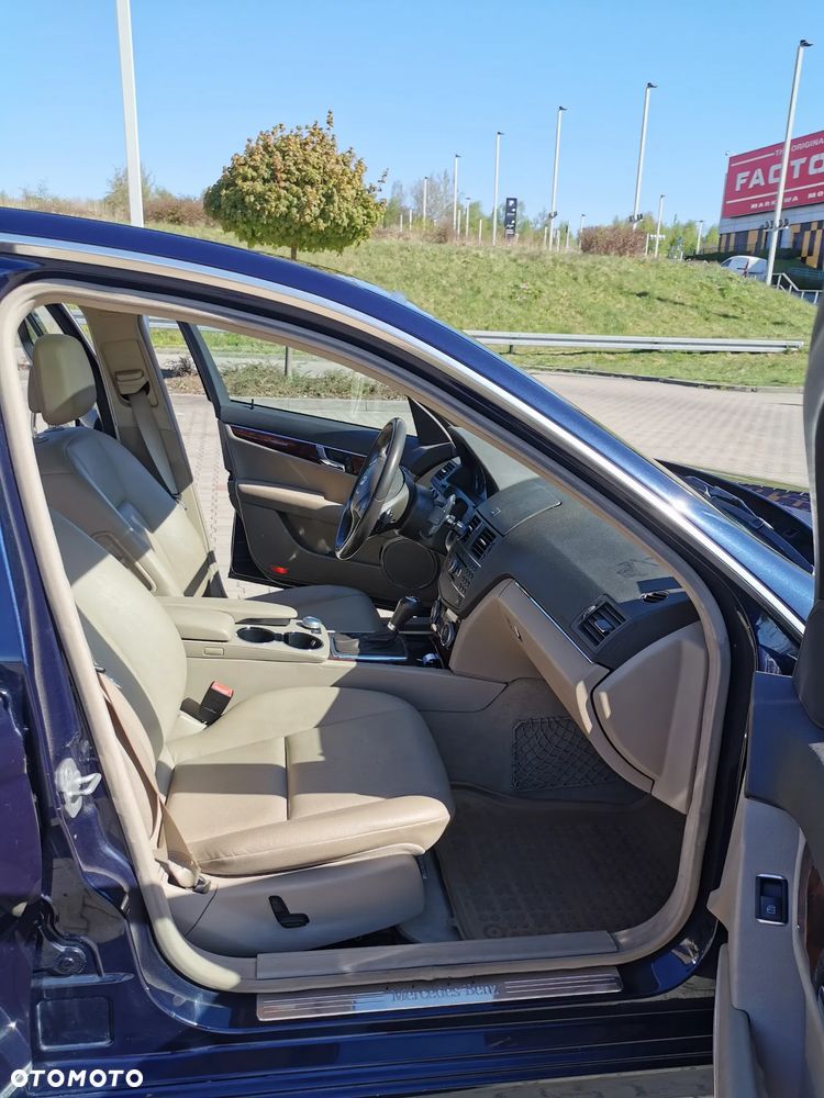 Mercedes-Benz Klasa C 300 4Matic 7G-TRONIC Avantgarde - 23