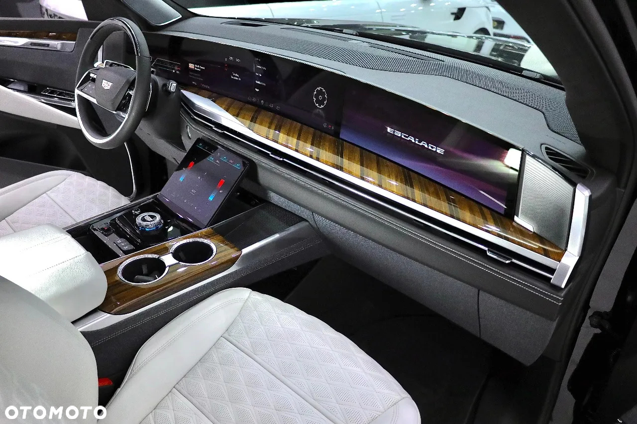 Cadillac Escalade - 3