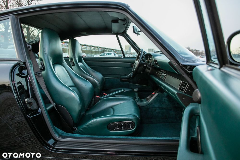 Porsche 911 Carrera 4 - 26