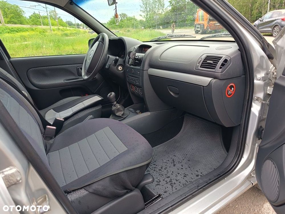 Renault Clio - 12