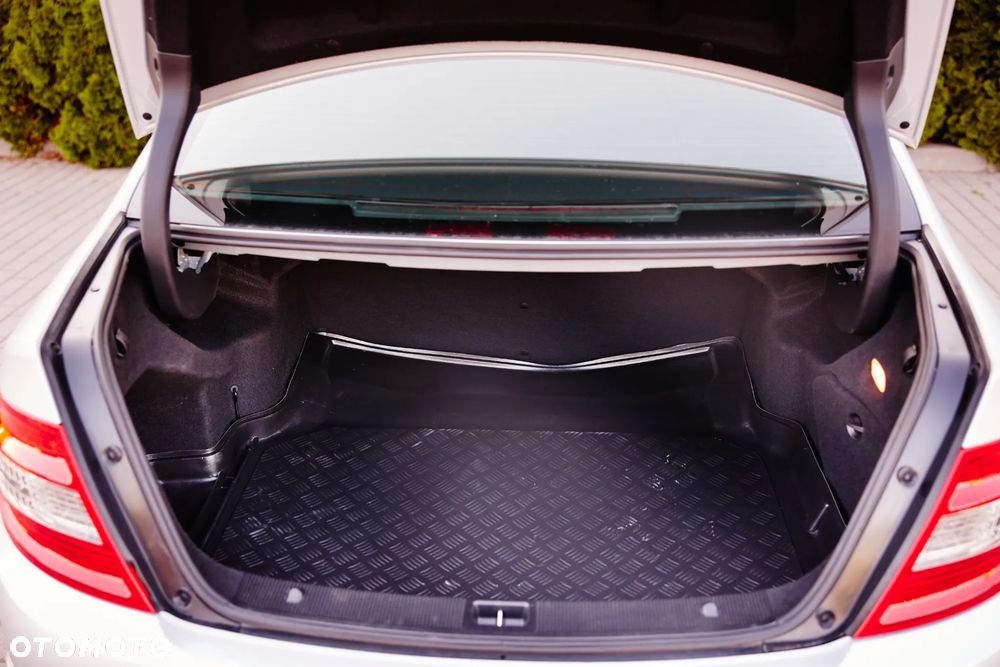 Mercedes-Benz Klasa C 220 CDI 7G-TRONIC Avantgarde Edition - 35