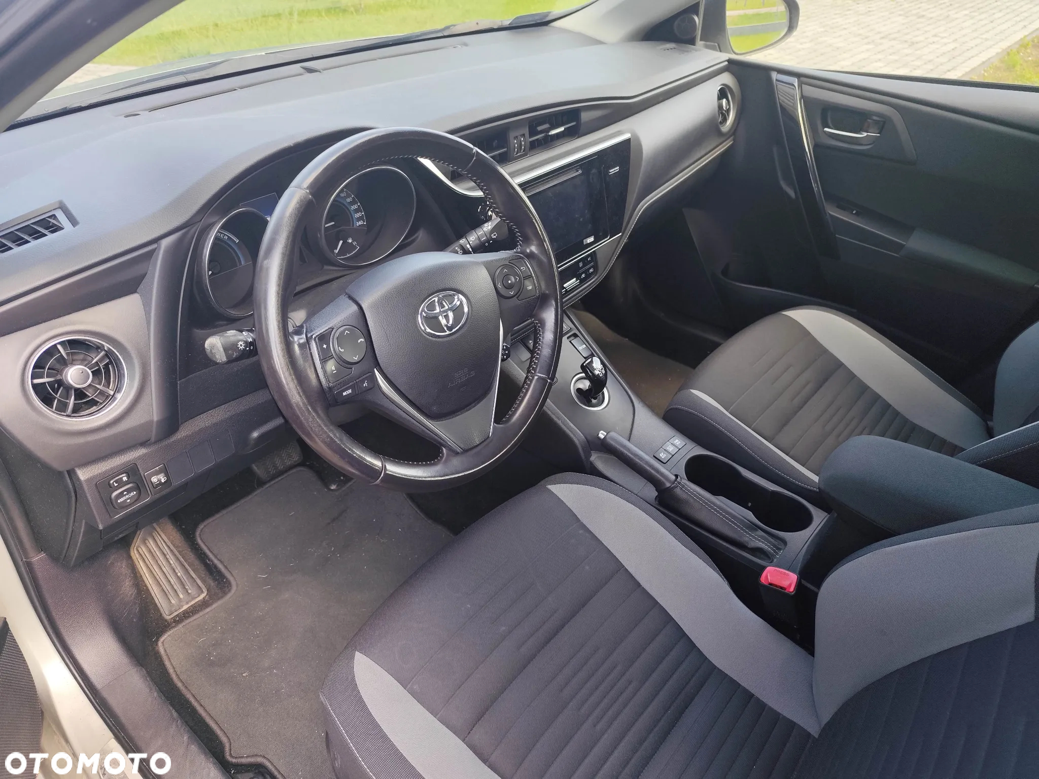 Toyota Auris 1.8 HSD Sol - 6