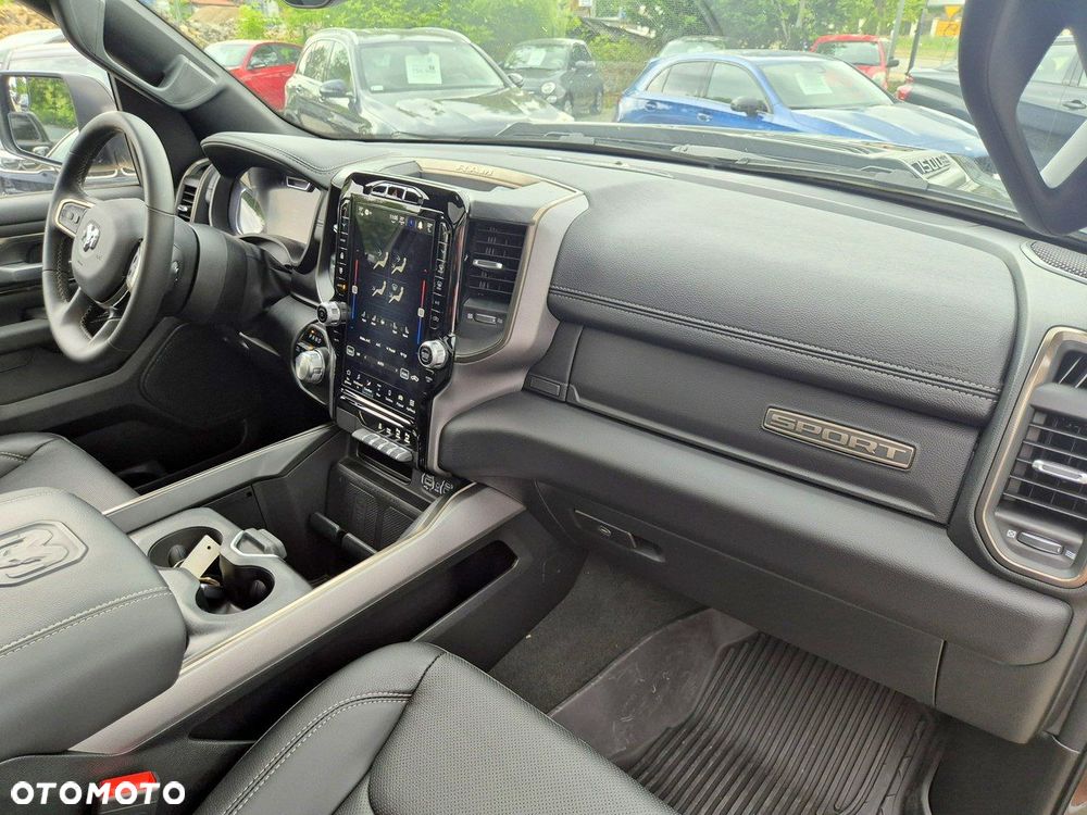 RAM 1500 Crew Cab Sport - 35