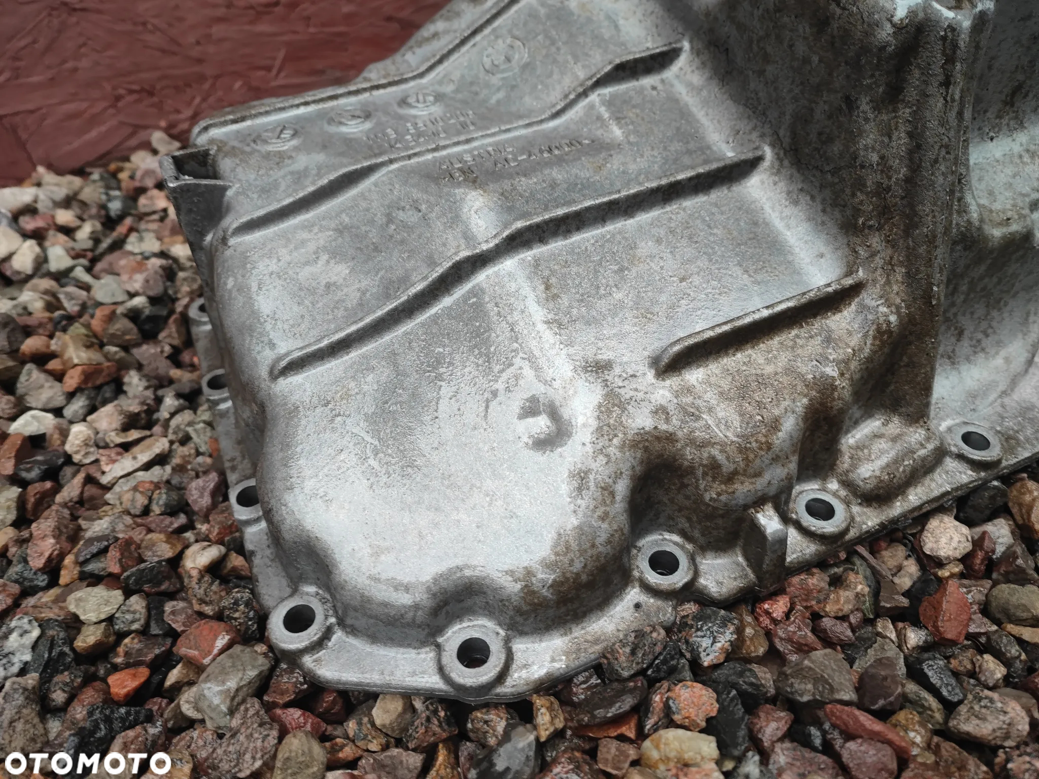 BMW E81 / E82 / E87 / E90 / E91 / E92 ORYGINALNA MISKA OLEJOWA / MISA OLEJU ALUMINIOWA DO SILNIKÓW GAMY N47 ( 1.8D / 2.0D ) O NR. 11 13 8 510 206 OEM W DABRDZO DOBRYM STANIE - 3