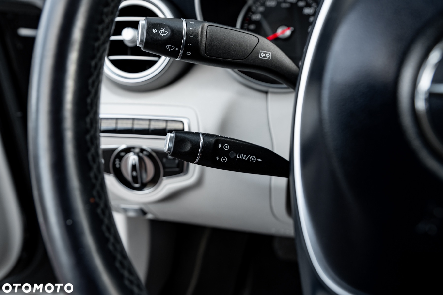 Mercedes-Benz Klasa C 250 7G-TRONIC - 32