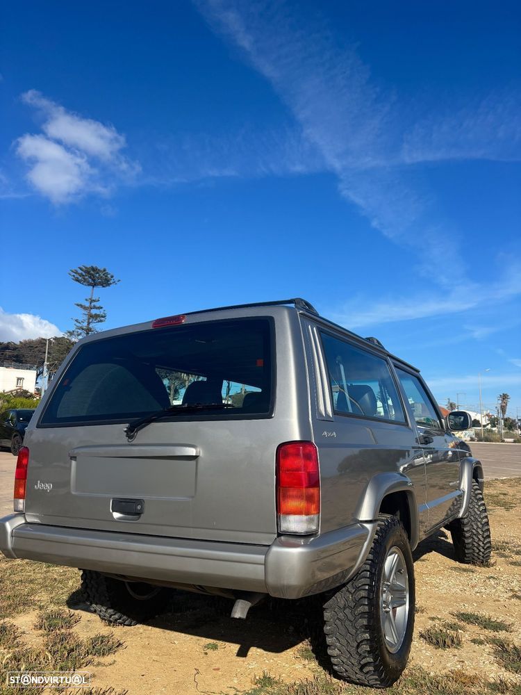 Jeep Cherokee 2.5 TD Base - 8