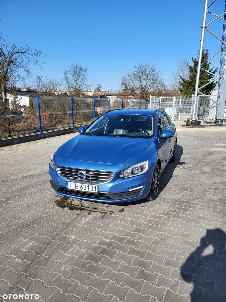 Volvo V60 D2 Momentum - 1