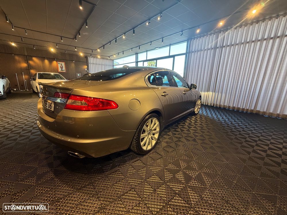 Jaguar XF 4.2 V8 Premium Luxury - 6