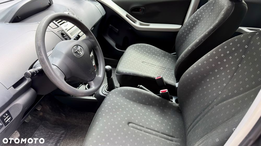 Toyota Yaris - 32