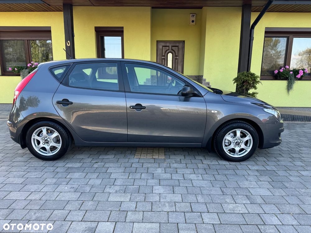 Hyundai i30 1.4 Classic + - 17