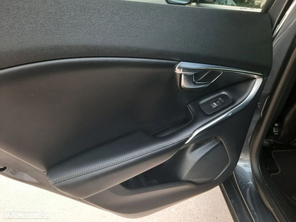 Volvo V40 1.6 D2 R-Design - 30