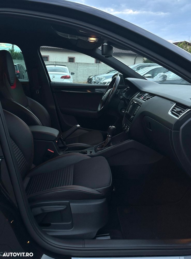 Skoda Octavia Combi Diesel 2.0 TDI DSG RS - 8