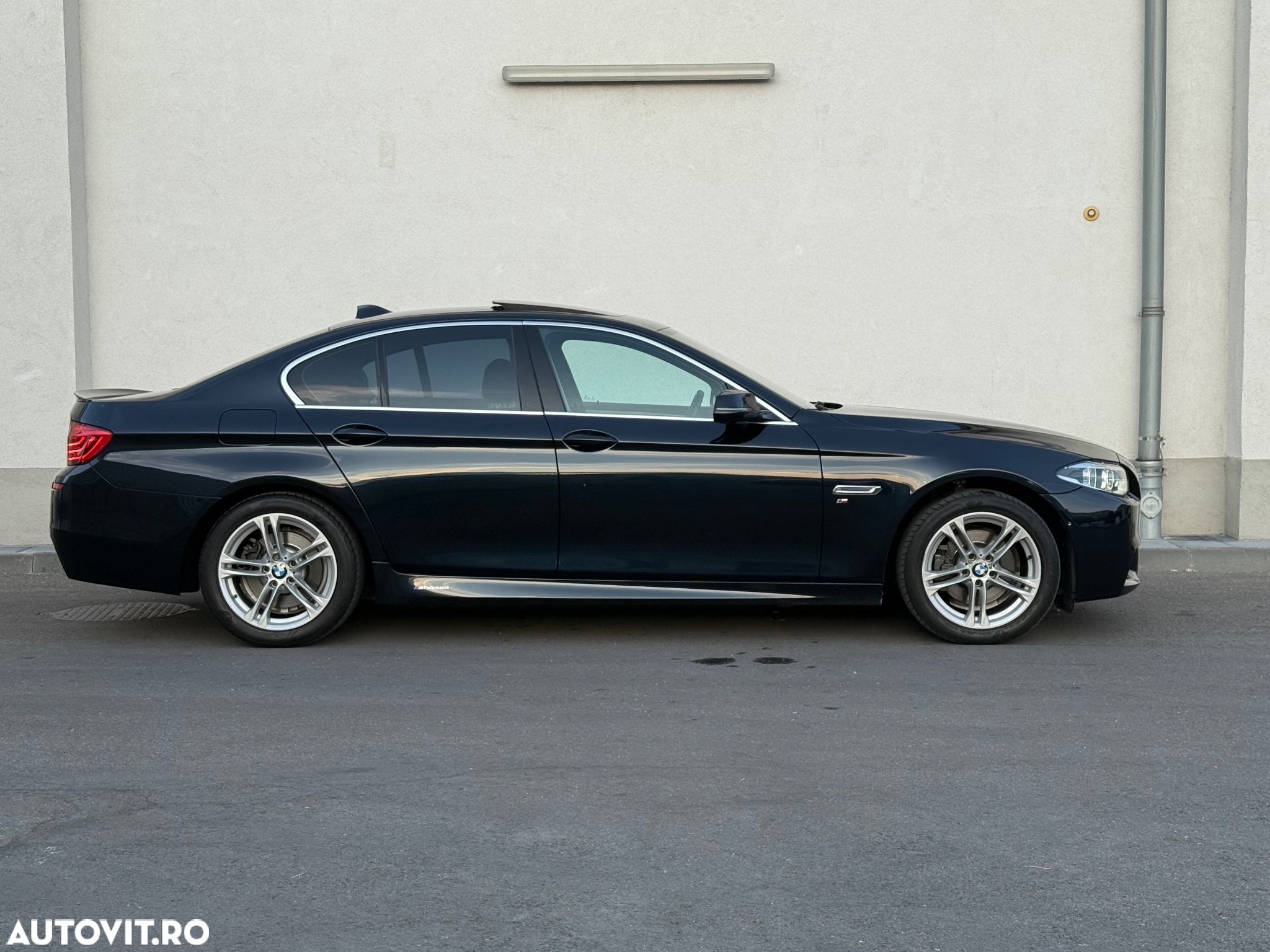 BMW Seria 5 520d xDrive - 11