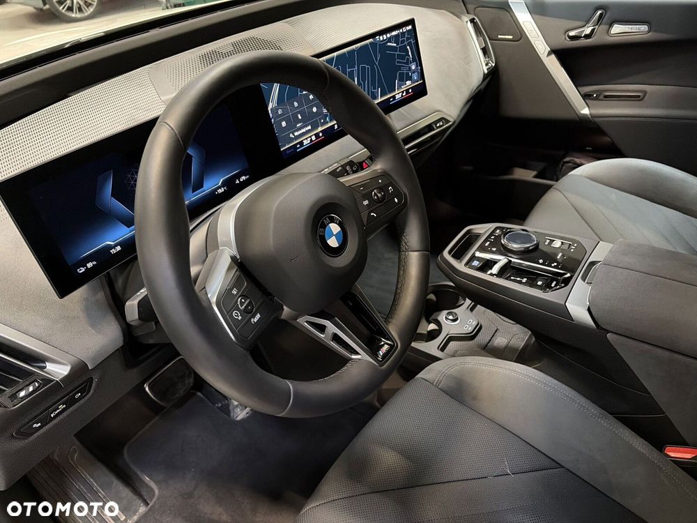 BMW iX - 11