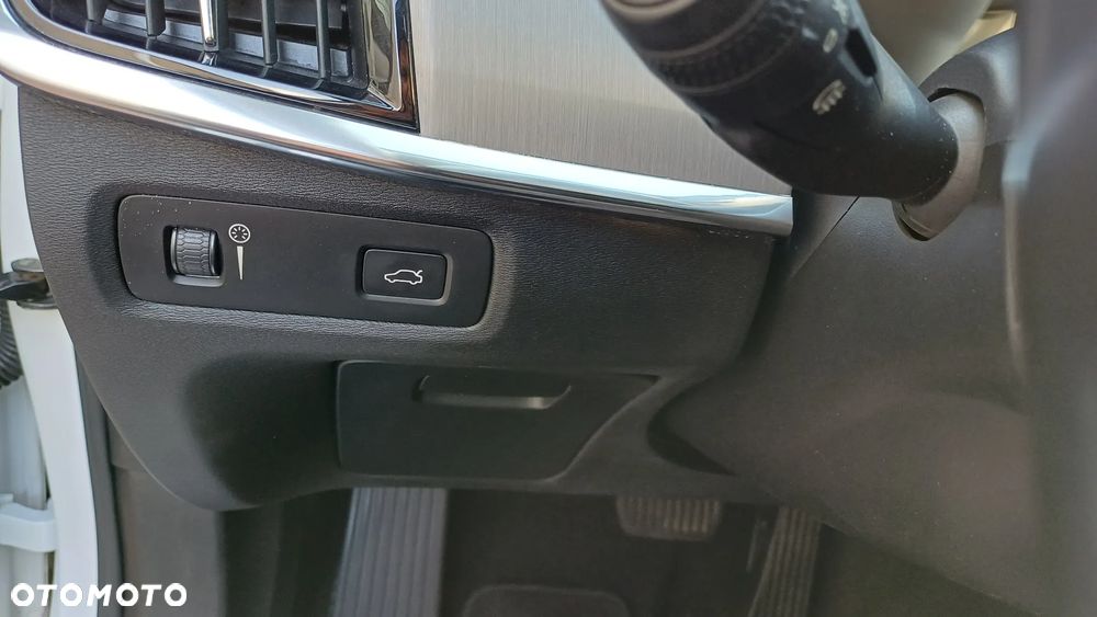 Volvo V90 D4 Geartronic Kinetic - 9