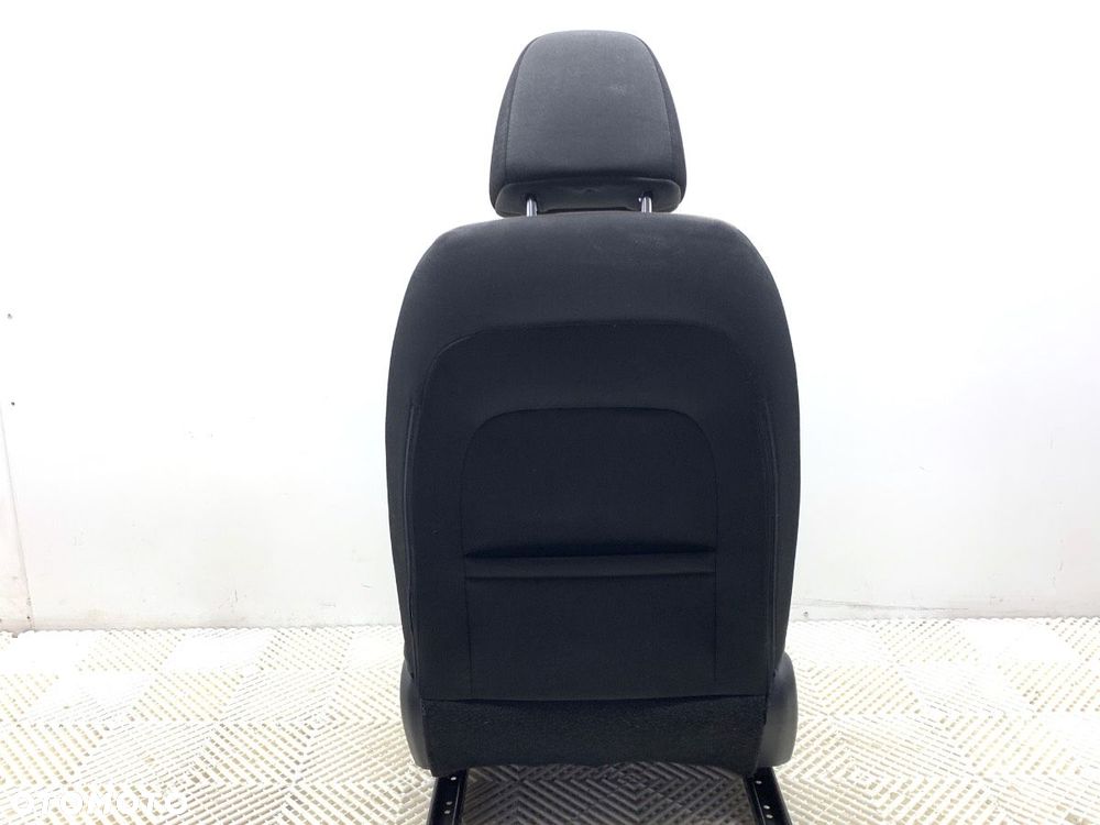 FOTEL PRAWY PRZÓD  HYUNDAI i20 II (GB, IB) 2014 - 2022 1.4 74 kW [100 KM] benzyna 2014 - 2022 - 6