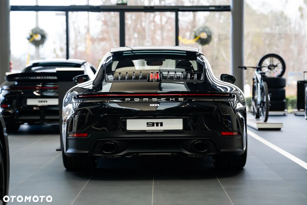 Porsche 911 Carrera - 6