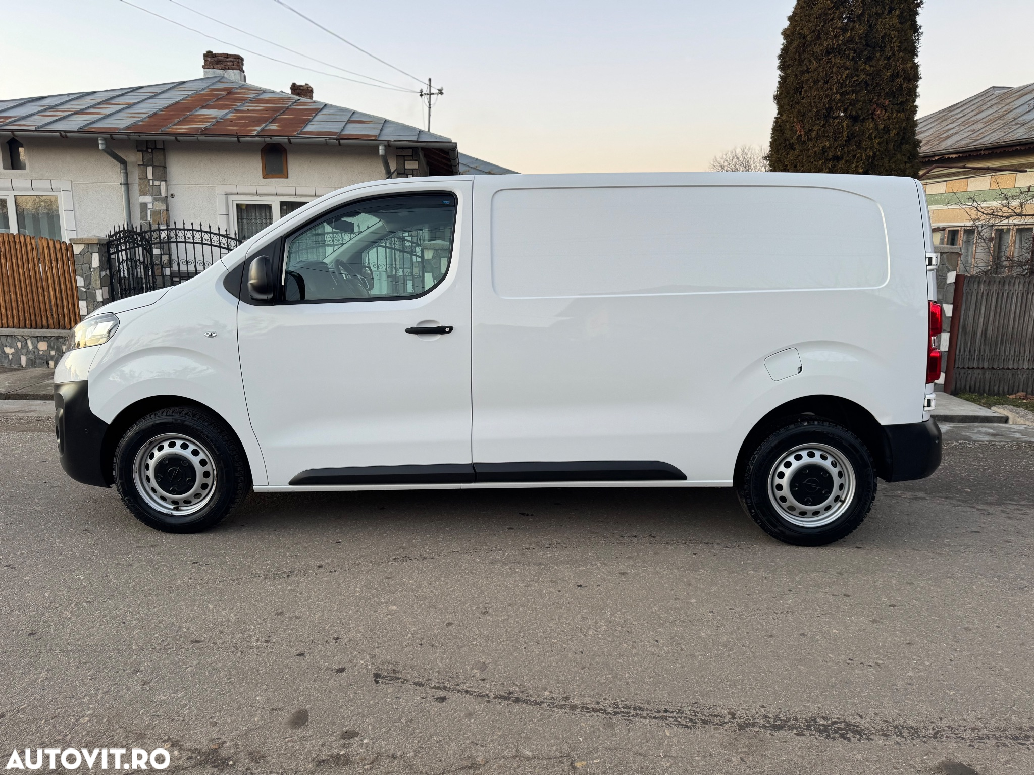 Opel Vivaro - 12