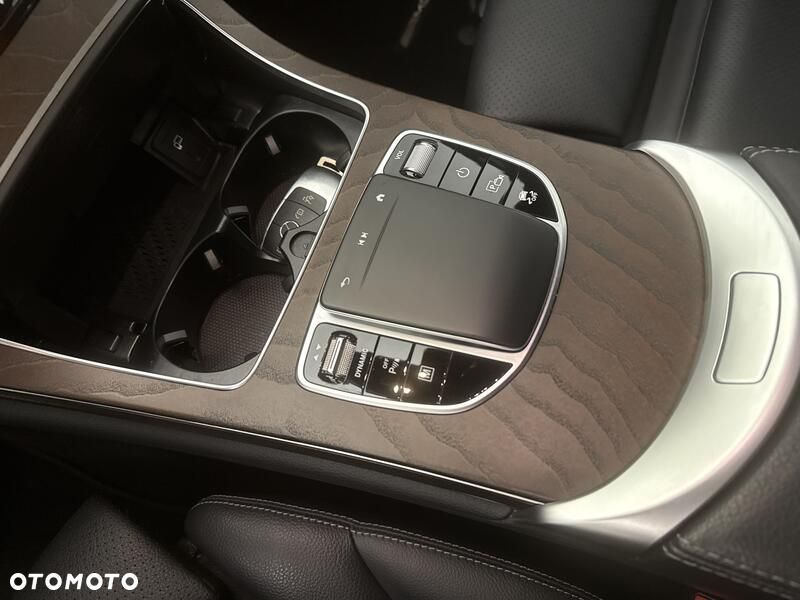 Mercedes-Benz GLC 300 e 4-Matic - 17