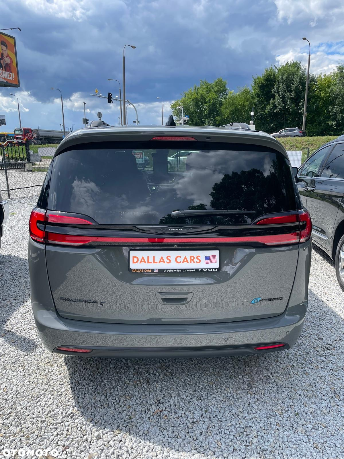 Chrysler Pacifica - 5