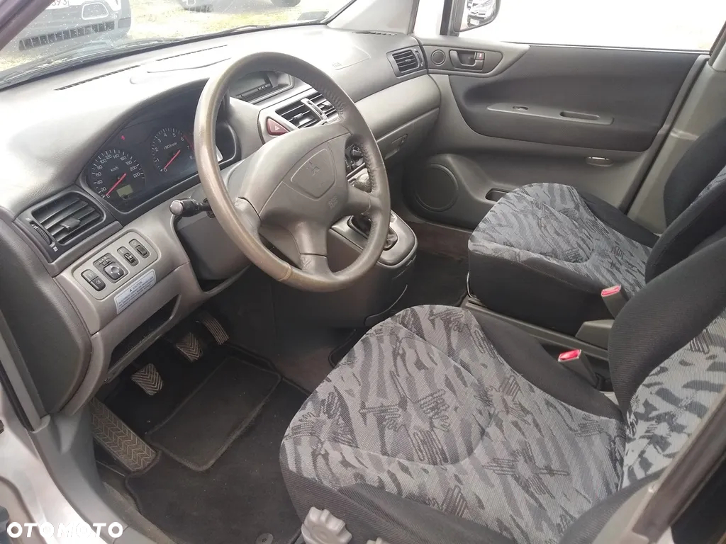 Mitsubishi Space Wagon 2.4 GDI Family - 6