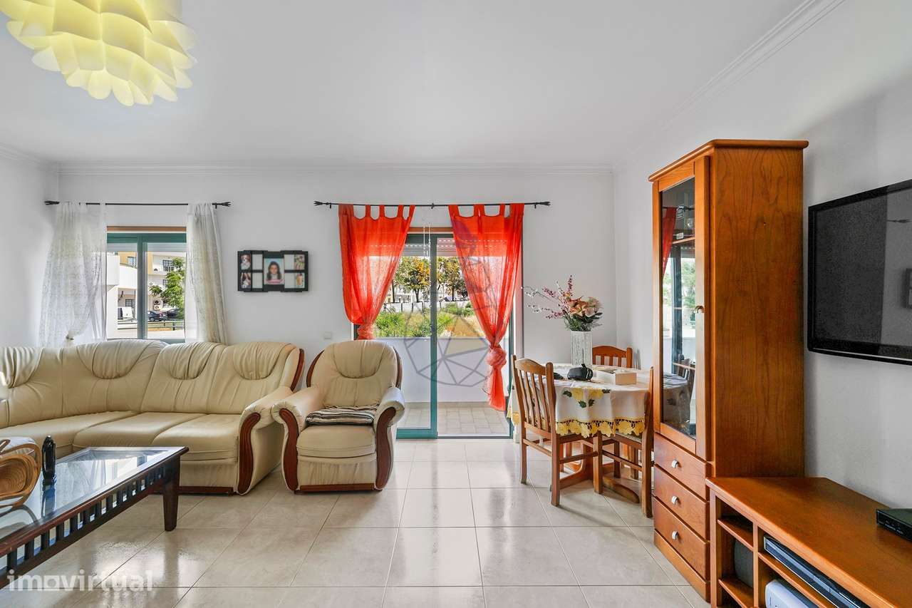 Apartamento T2 localizado a cerca de 600 metros da Praia em Quarteira - Grande imagem: 3/41