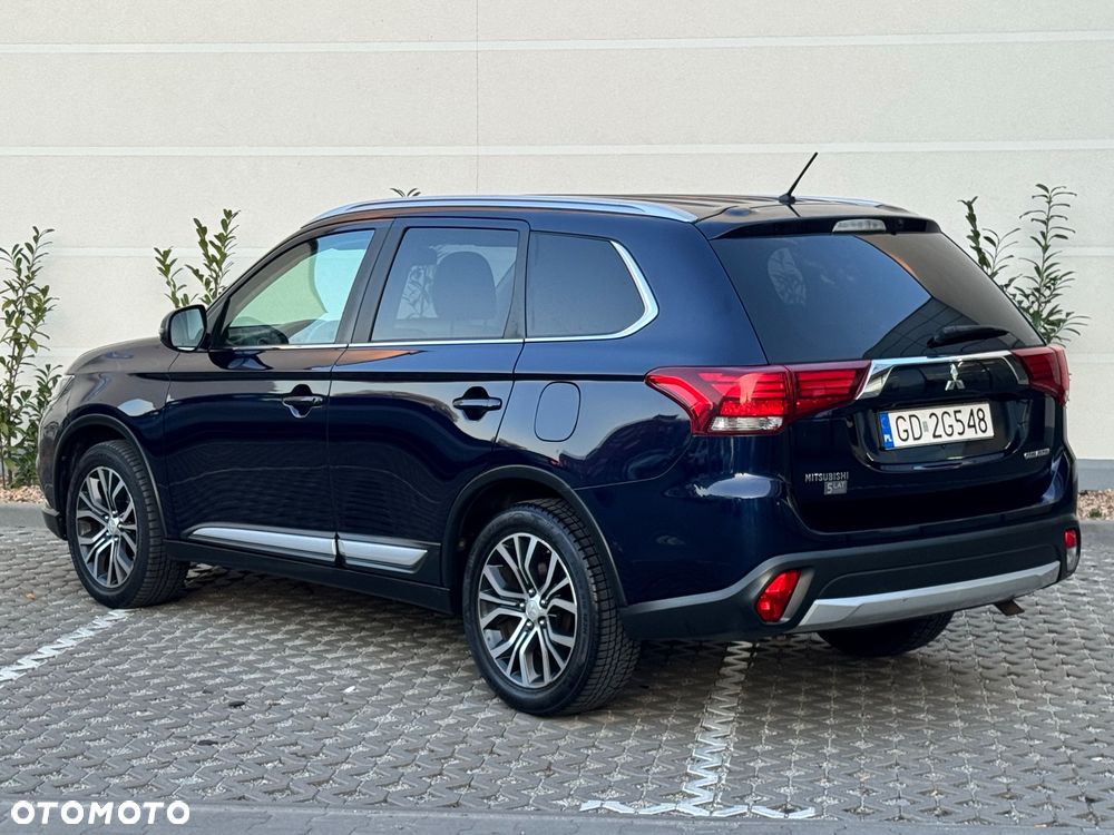 Mitsubishi Outlander 2.2 DI-D Intense + SDA 4WD - 7