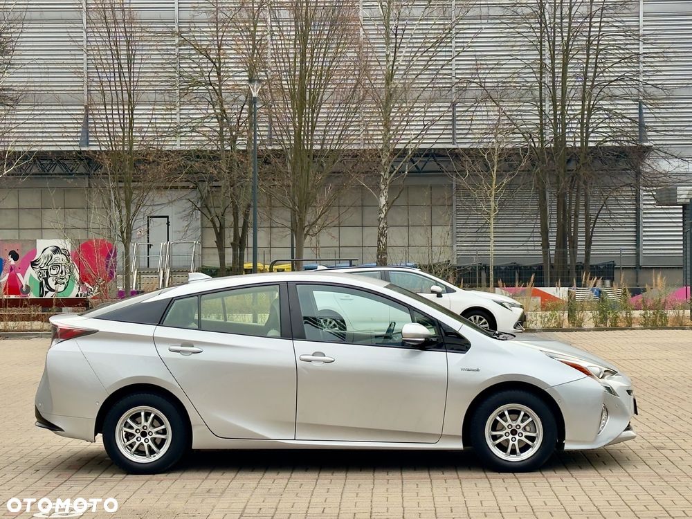 Toyota Prius 1.8 HSD Prestige - 3