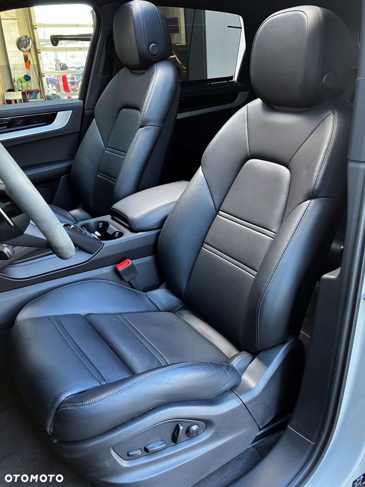Porsche Cayenne - 16