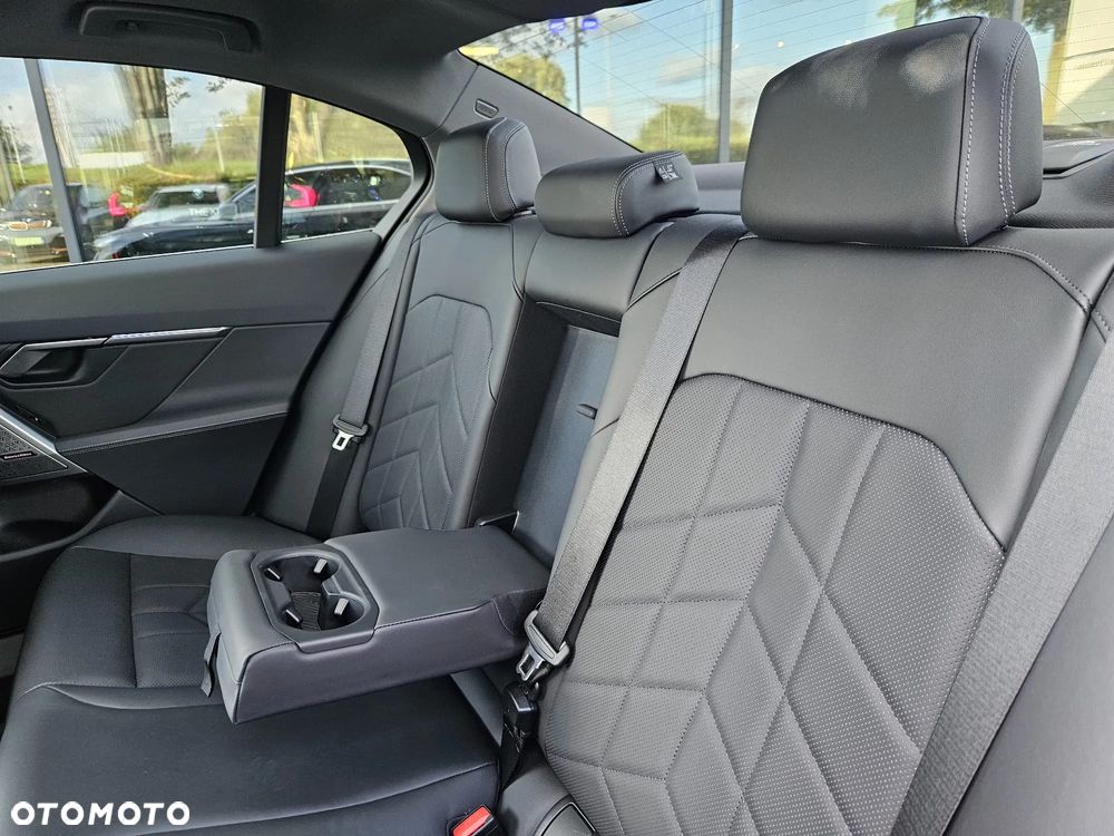 BMW Seria 5 530e PHEV - 23